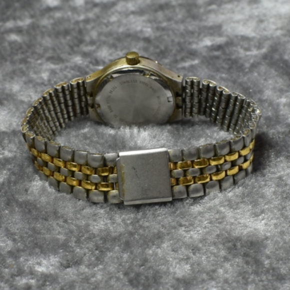 Vintage Two-Tone Bulova Marine Star Watch w/ Calendar - Picture 9 of 13